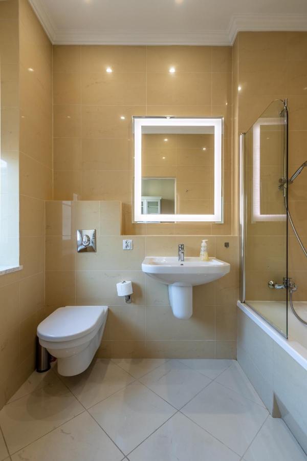 Apartament Luster I Obrazow 华沙 外观 照片