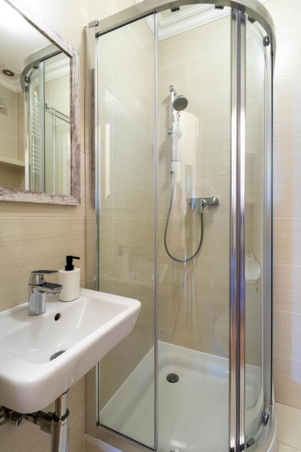 Apartament Luster I Obrazow 华沙 外观 照片